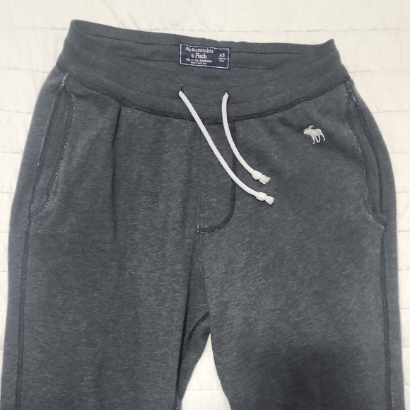 Abercrombie & Fitch. Size XS. Men's Gray Jogger Pants - Picture 4 of 12